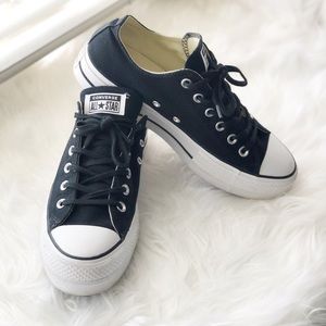 CONVERSE CHUCK TAYLOR > platform low top sneaker
